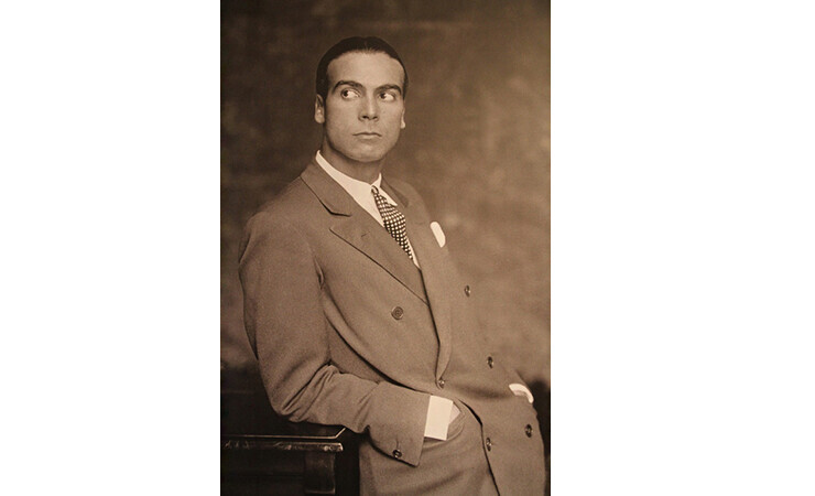 cristobal balenciaga biography