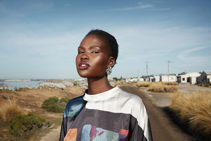 Adual Jok Akol modelo