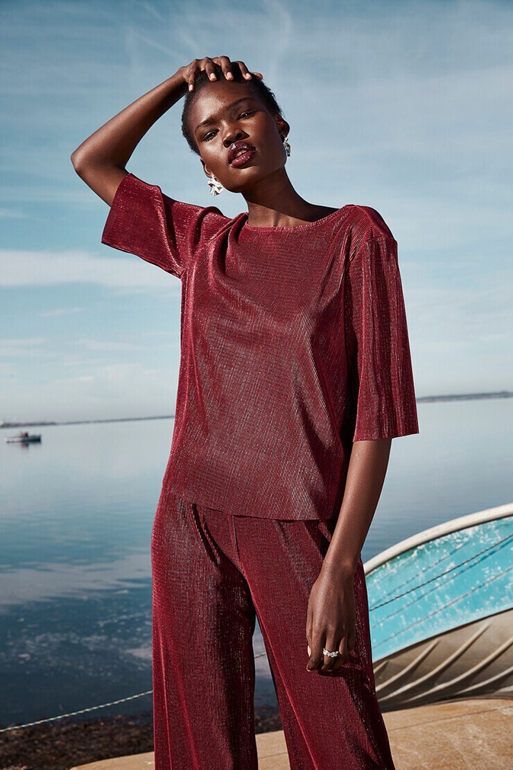 Adual Jok Akol modelo