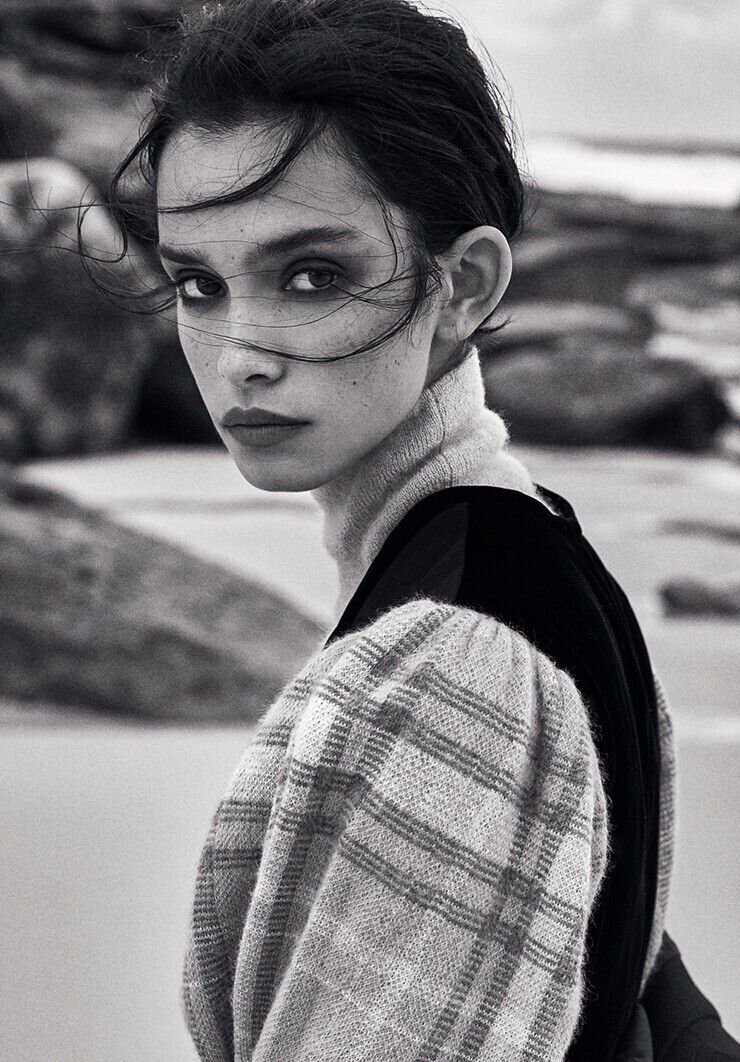 Zoe Barnard model