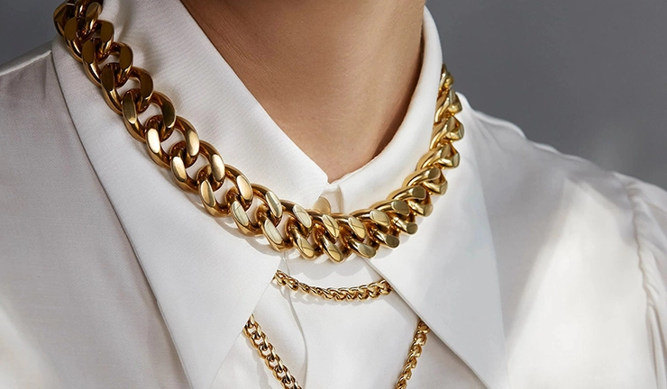 How to Pair Jewelry With Clothing