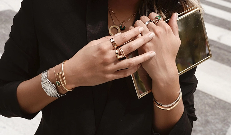 How to Pair Jewelry With Clothing