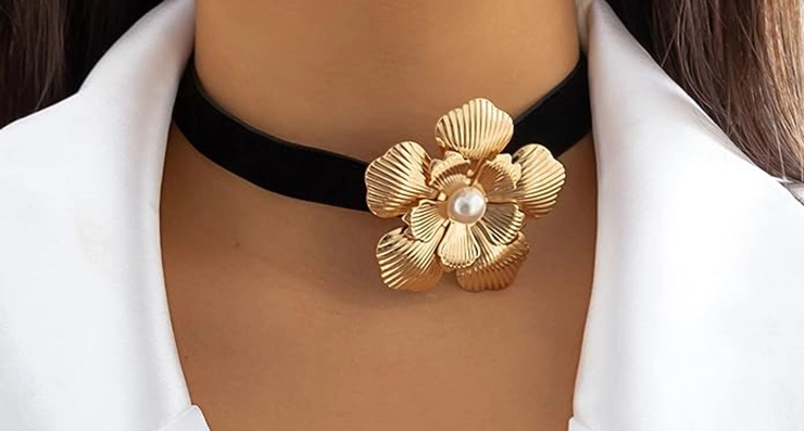 How to Pair Jewelry With Clothing